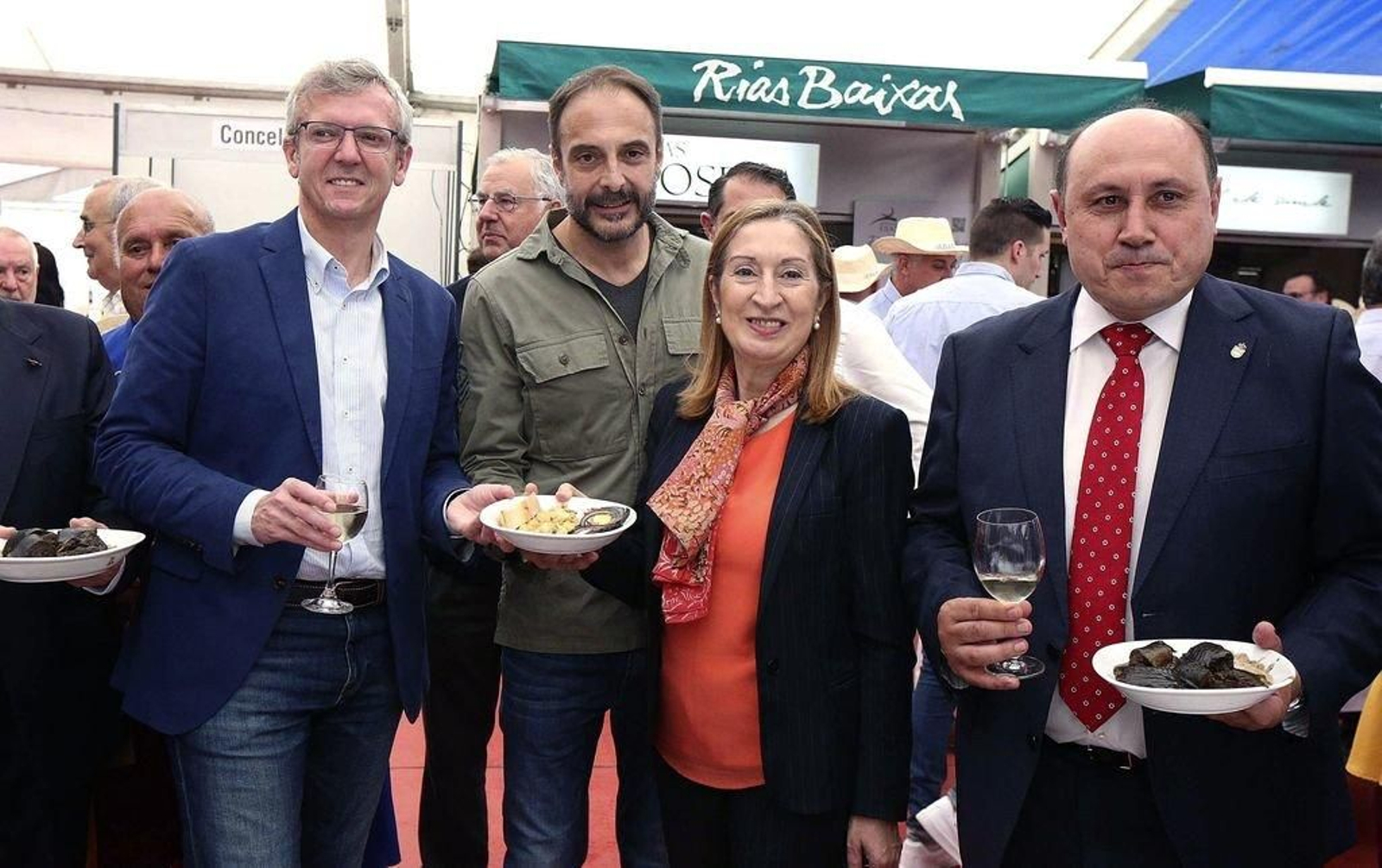 Alfonso Rueda, Roberto Vilar y Ana Pastor, en Arbo.