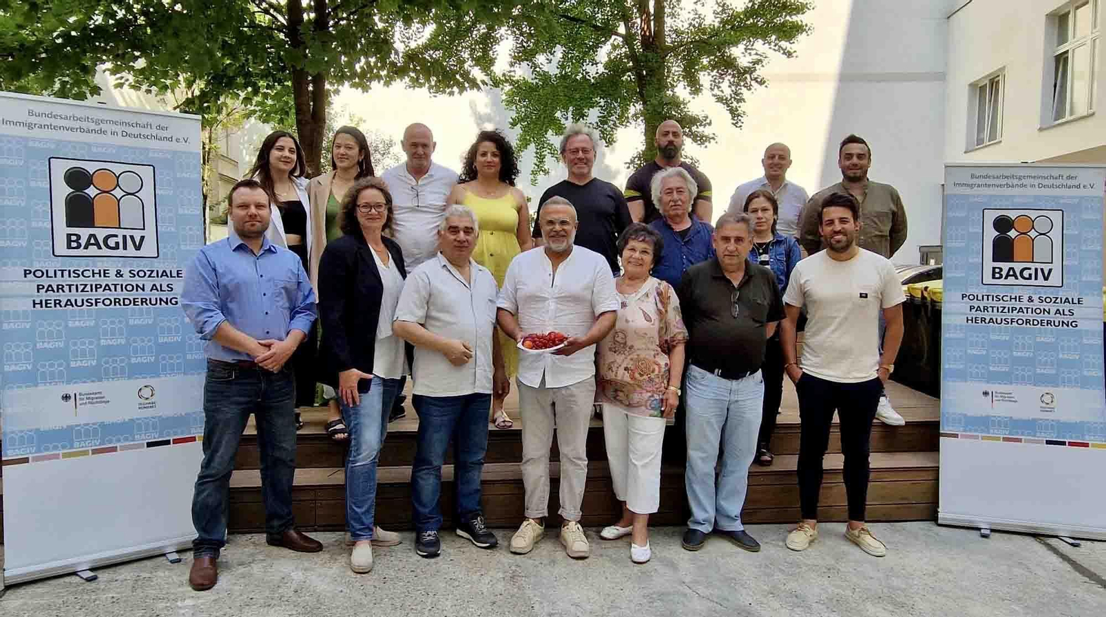 Representantes de las distintas federaciones de inmigrantes que forman BAGIV