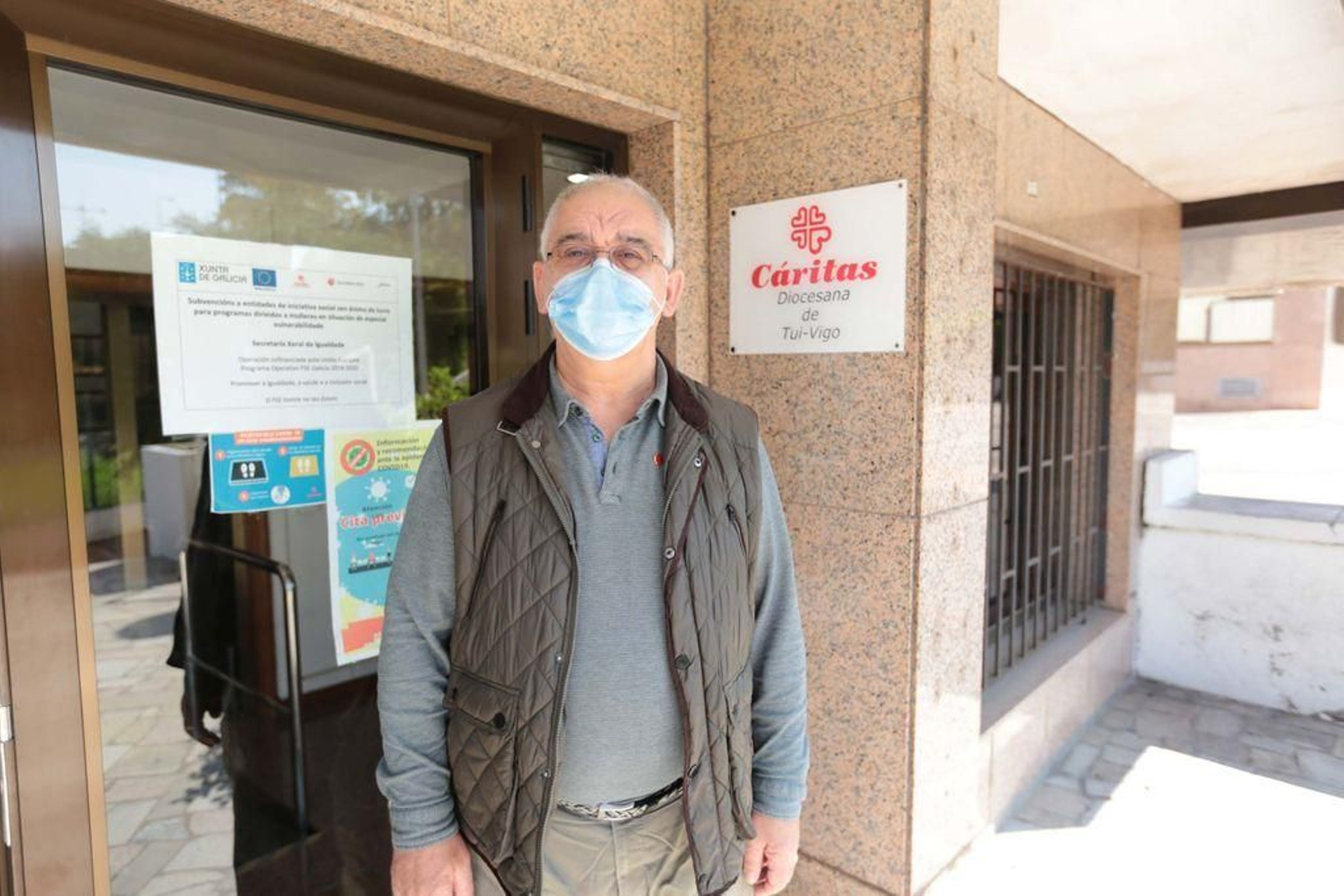 Gonzalo Davila, director de Cáritas Diocesana de Tui-Vigo, en la sede de García Barbón, ayer.