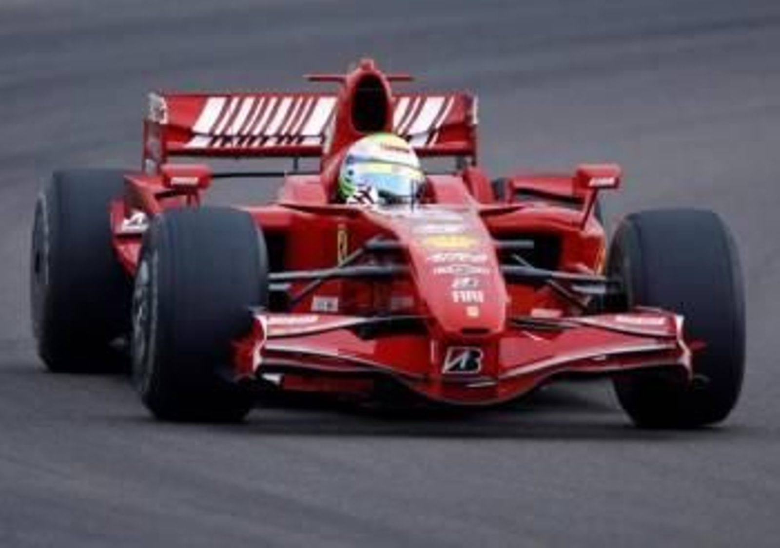 El piloto brasileño Felipe Massa, rondando en su Ferrari.