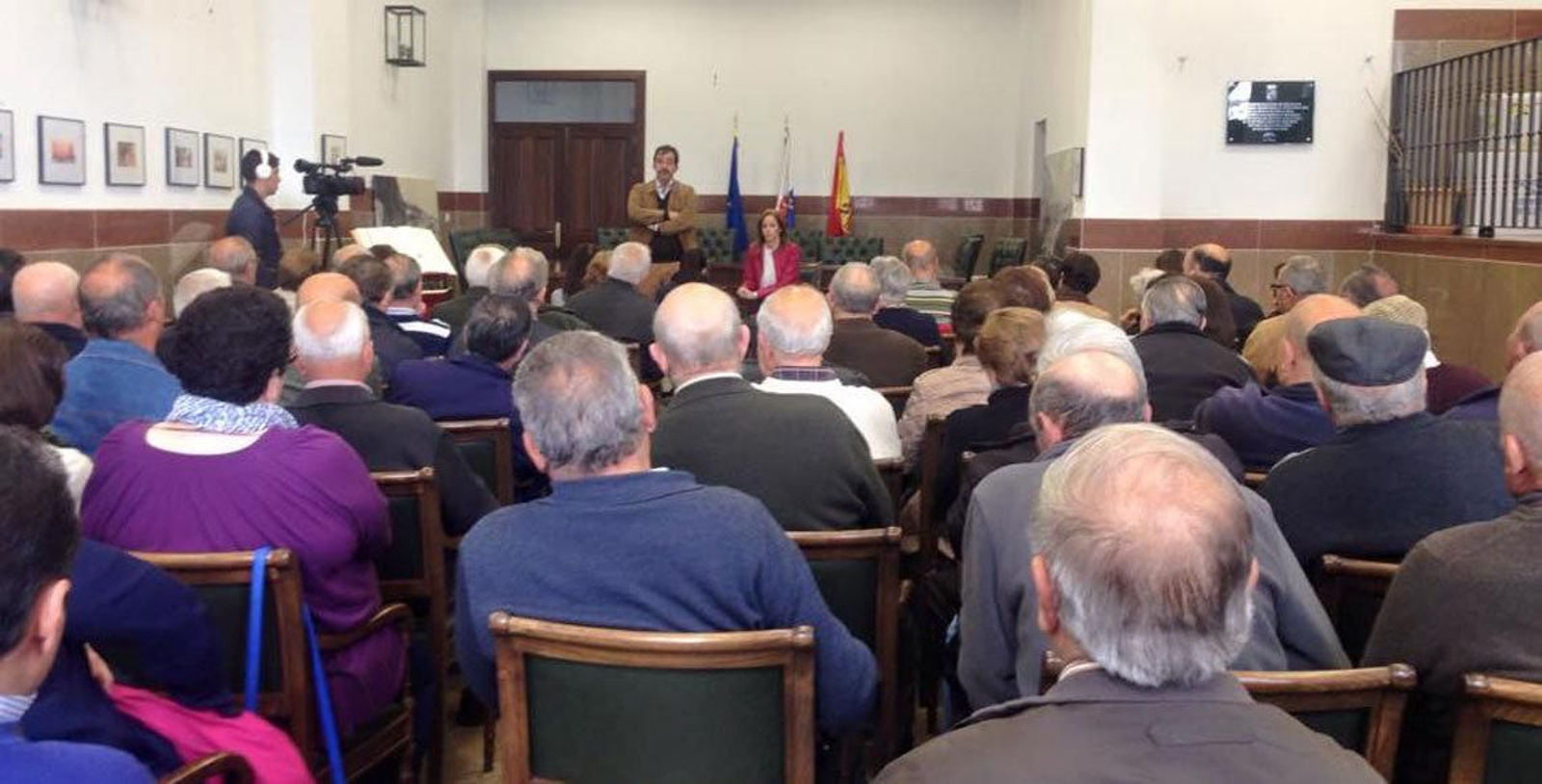 Charla informativa de la Asociación Granadina de Emigrantes Retornados, Agader, en Setenil de las Bodegas.