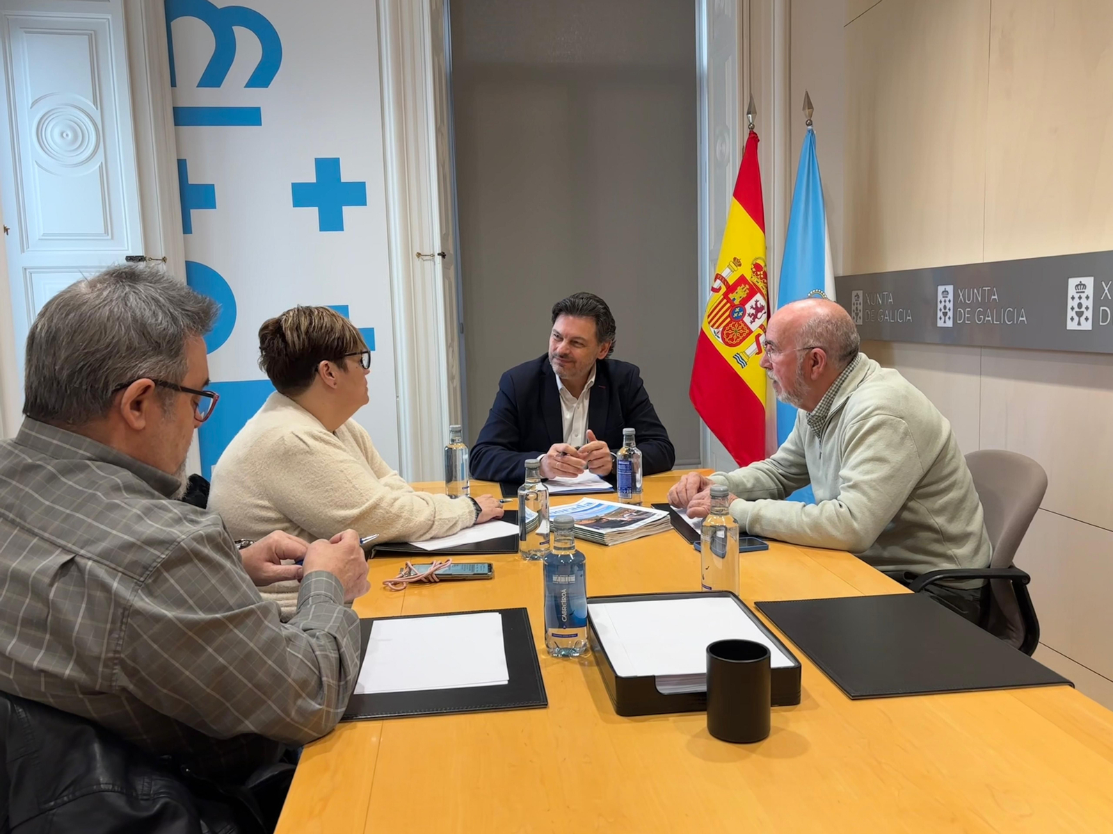 El secretario xeral da Emigración, Antonio Rodríguez Miranda, mantuvo una reunión con los representantes de la Asociación de Casas de Galicia de Barcelona y Provincia.