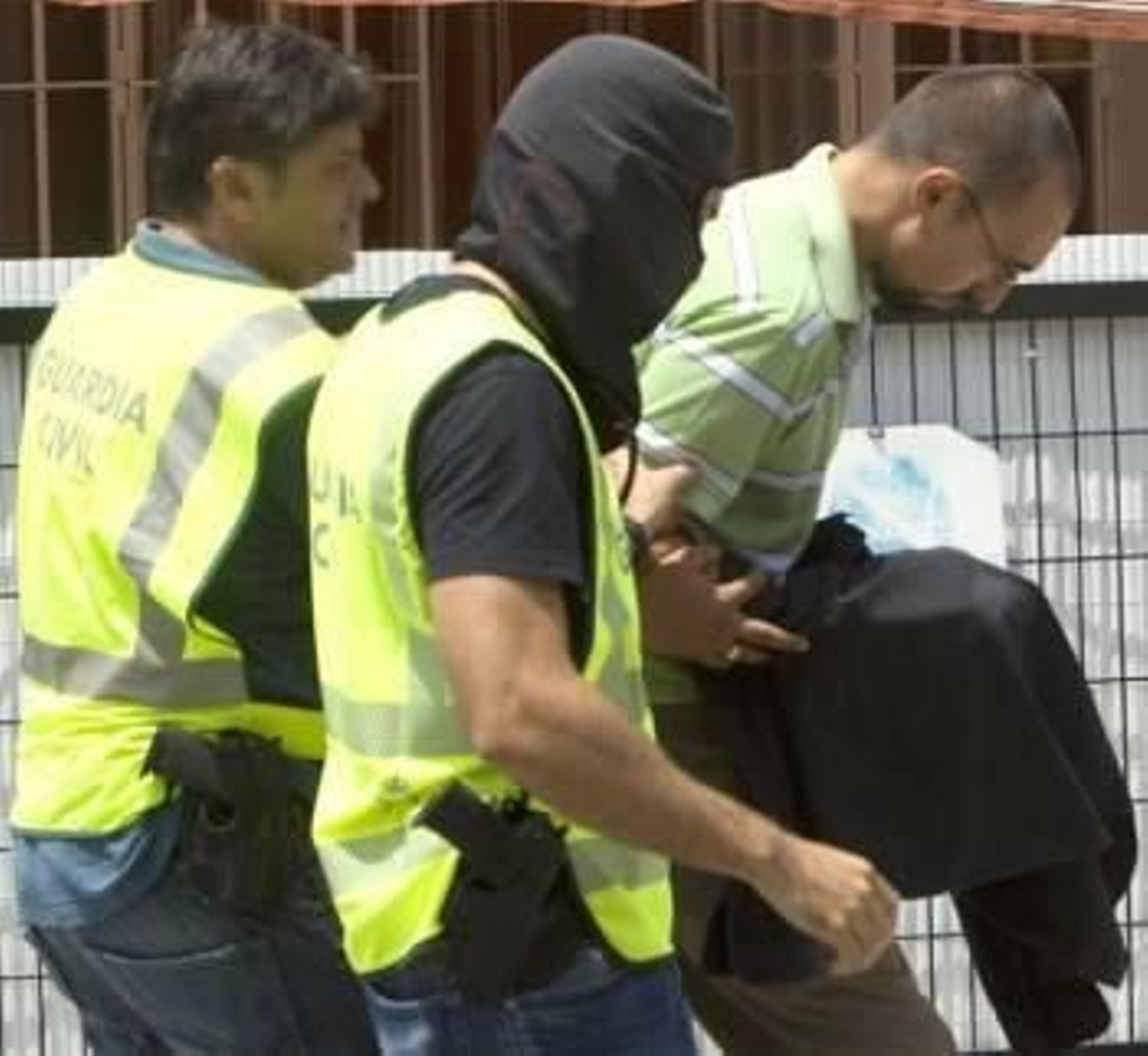 Uno de los dos detenidos por la Guardia Civil en la localidad sevillana de Utrera, acusado de apología del terrorismo del corte islamista. Foto: Juan Ferreras