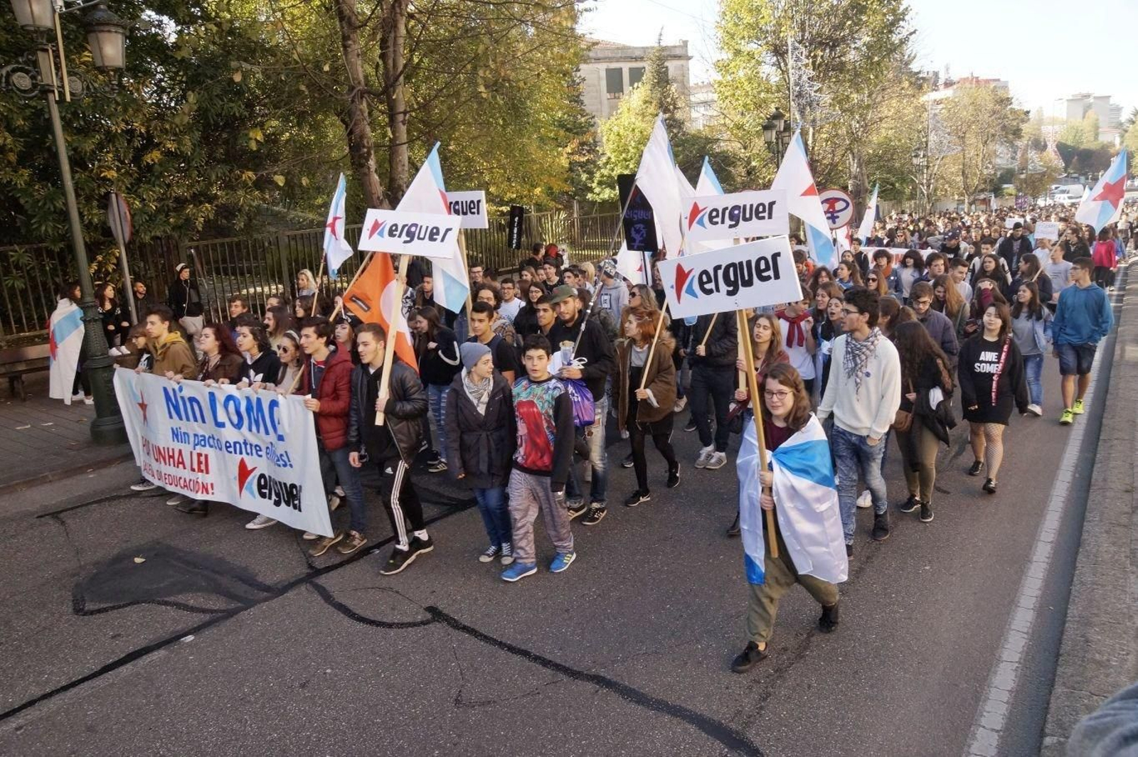 Los alumnos protestan en Vigo esta mañana  // Vicente Alonso