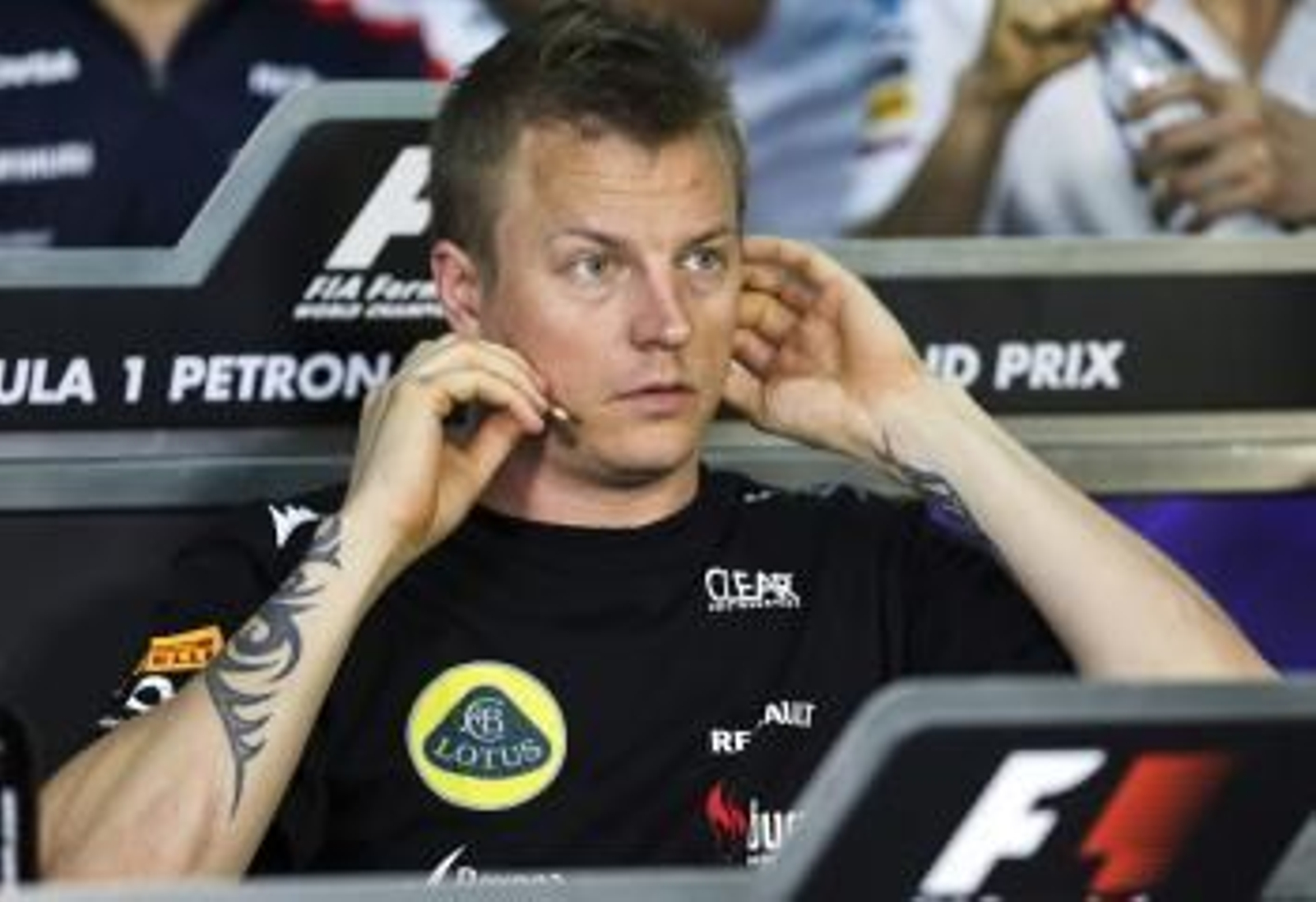Kimi Raikkonen durante la rueda de prensa posterior a la primera sesión de entrenamientos libres del GP de Malasia (Foto: EFE)