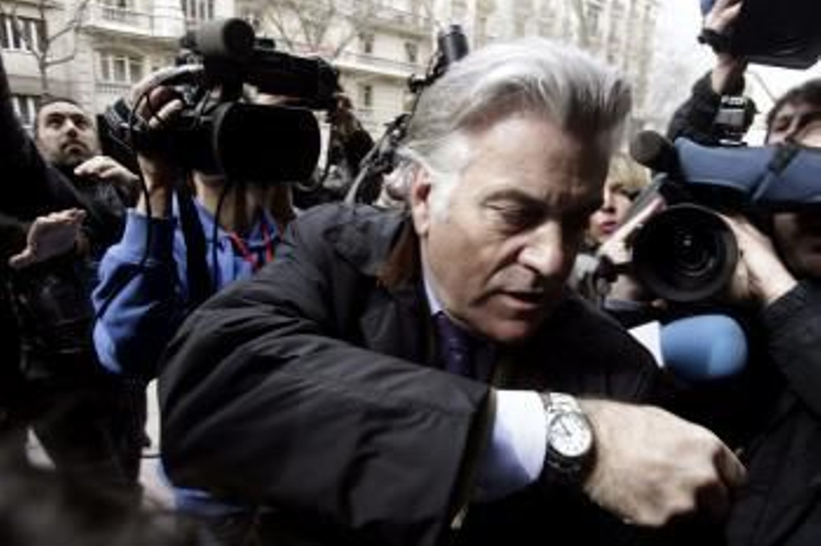 El extesorero del PP Luis Bárcenas llega a su domicilio (Foto: EFE)