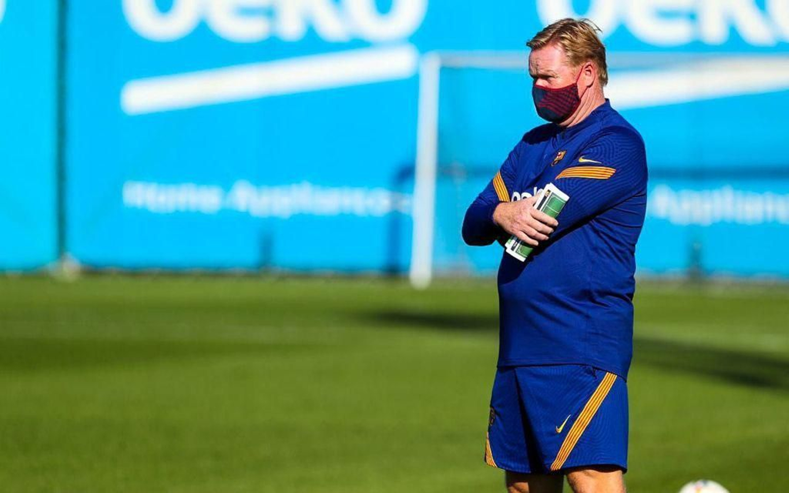 Ronald Koeman, ayer, en el entrenamiento del FC Barcelona.