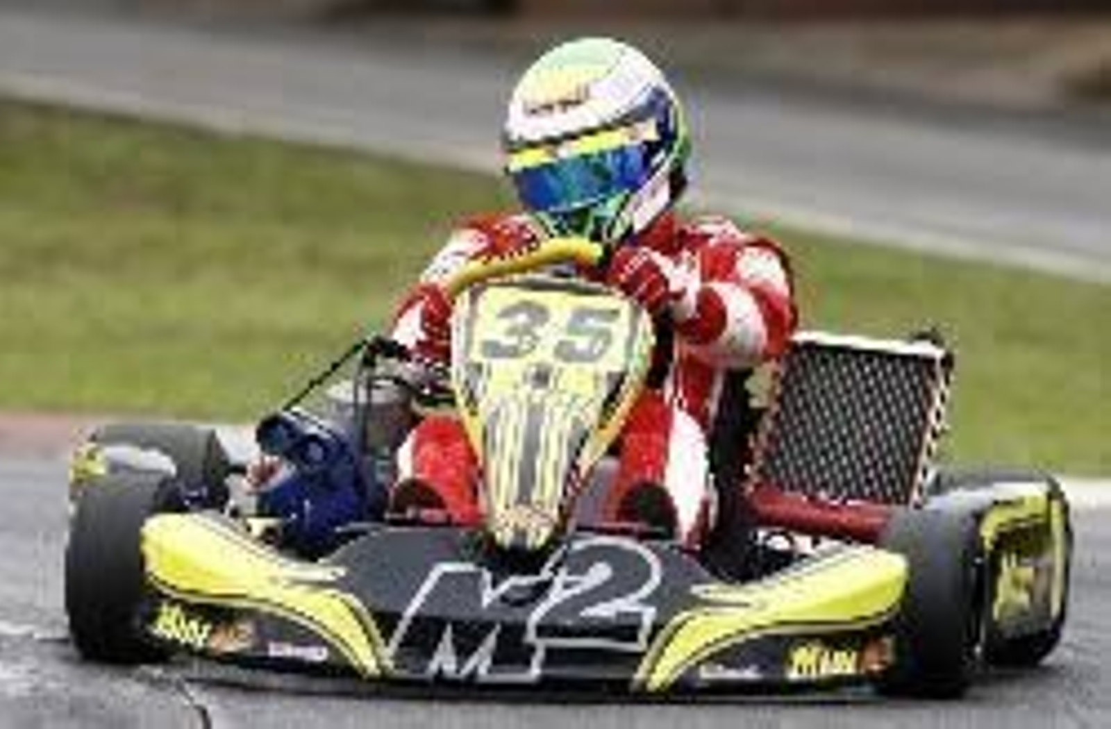 Massa, conduciendo un kart.