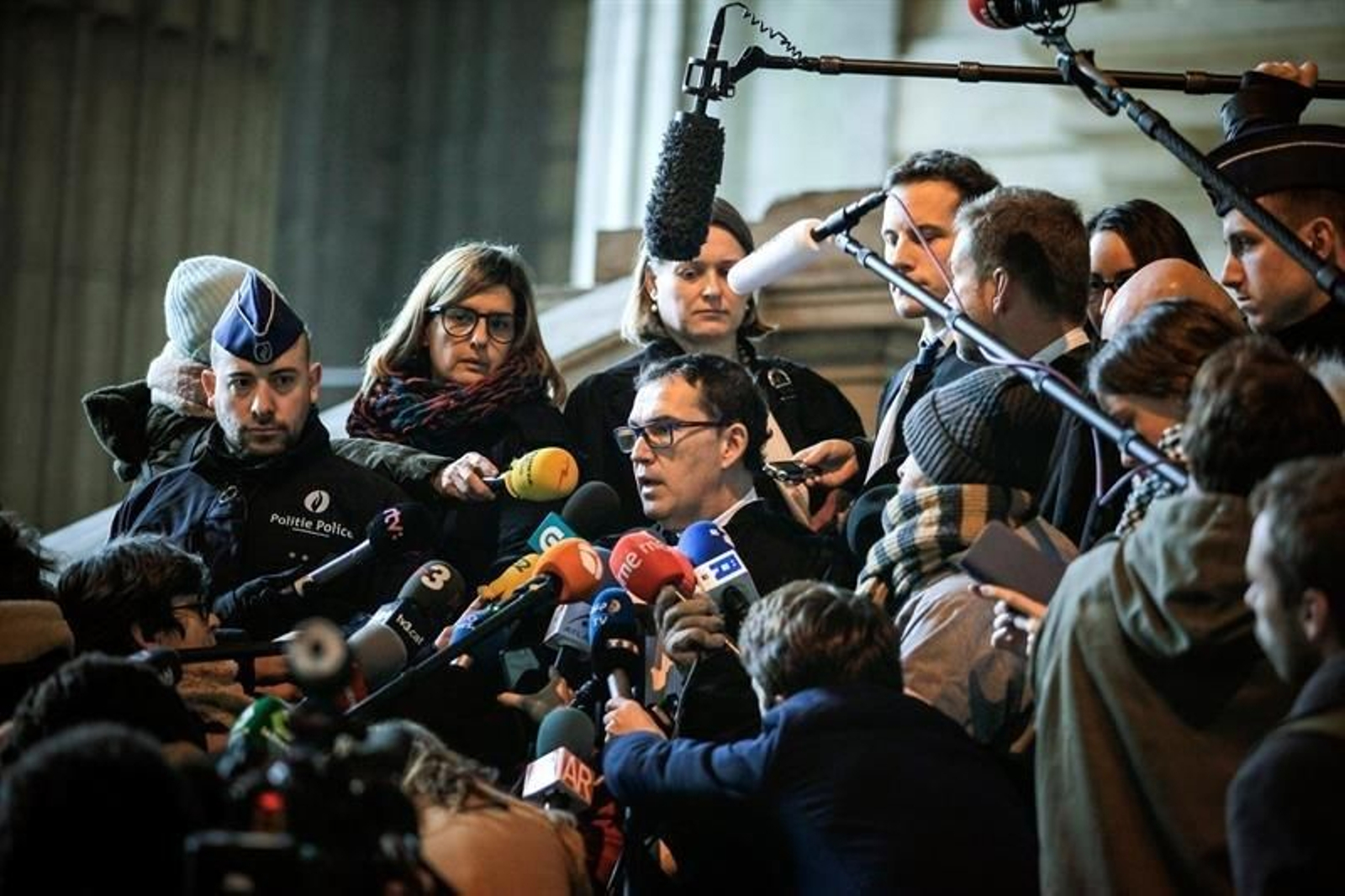 Jaume Alonso Cuevillas (c), uno de los abogados del expresidente de la Generalitat de Cataluña Carles Puigdemont