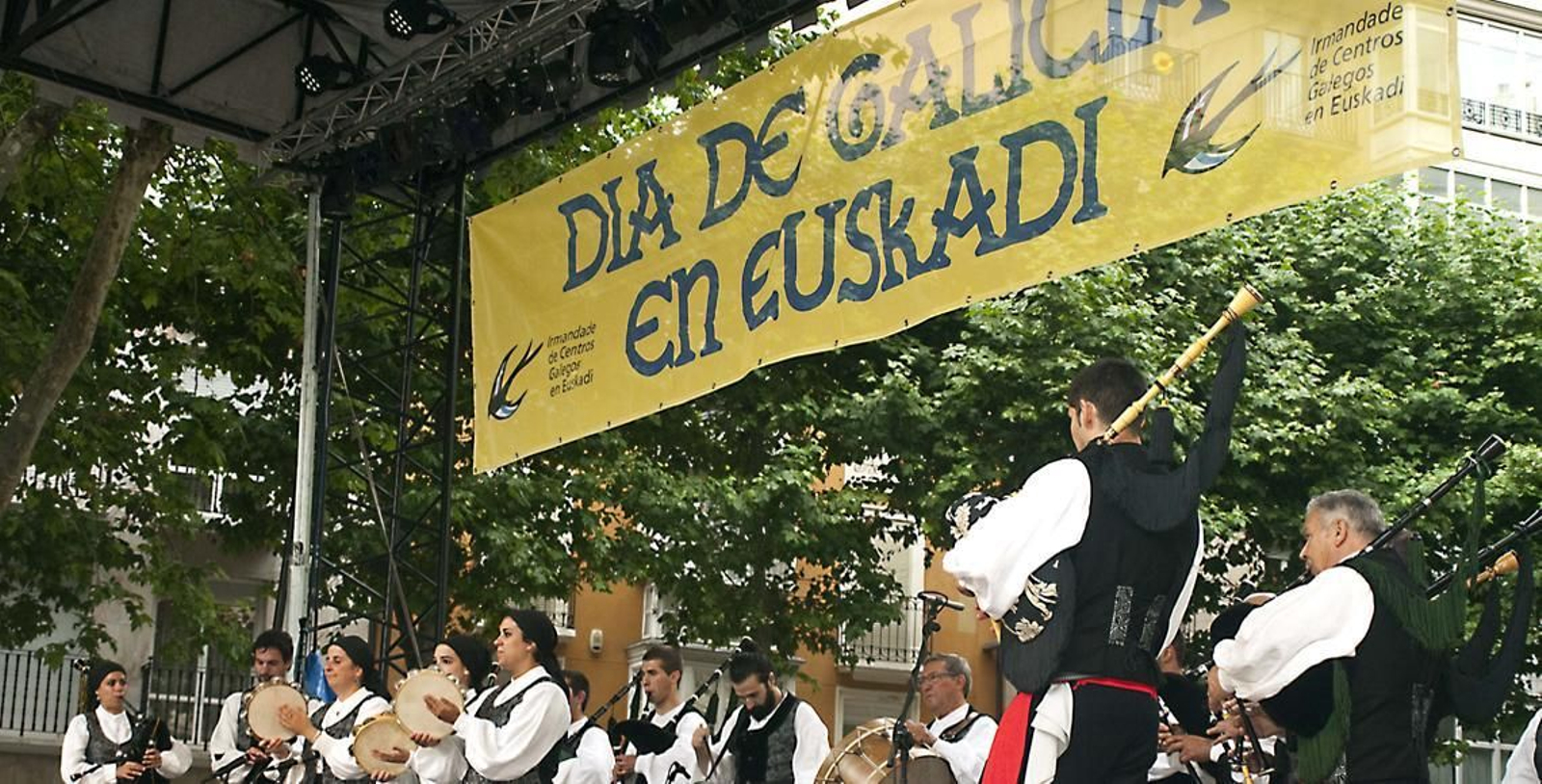 Actuaciones en el escenario principal, en el Día de Galicia en Euskadi, 2014.