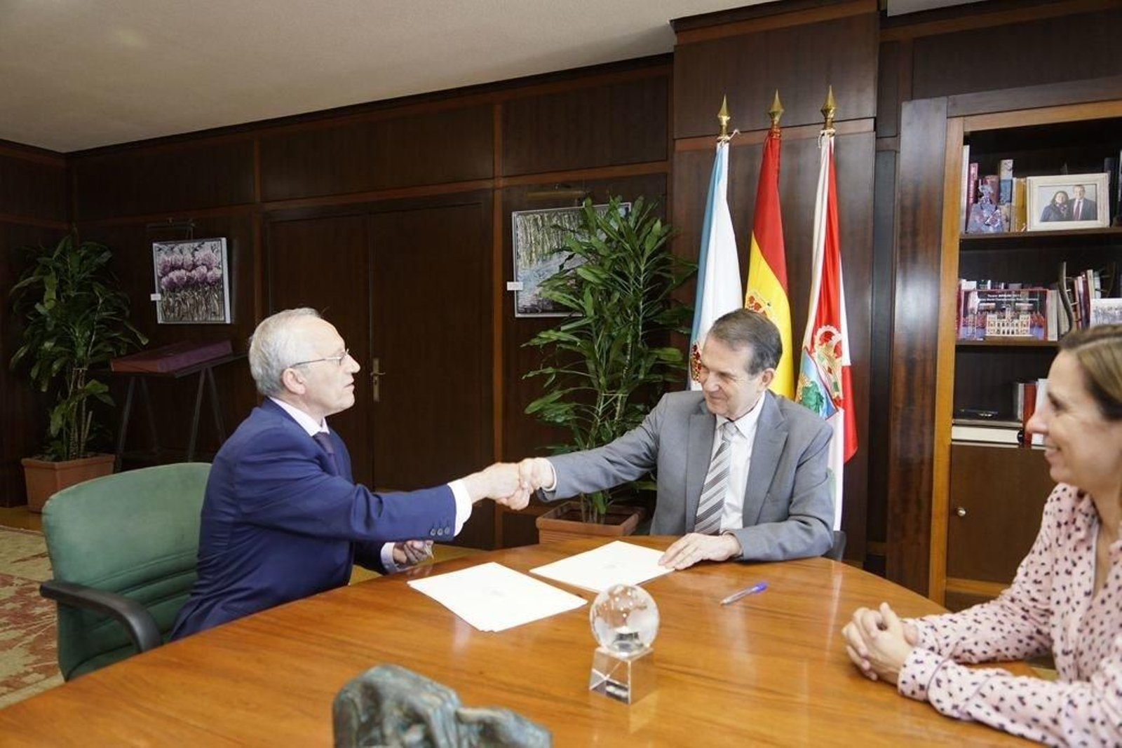 Joaquín González y Abel Caballero, ayer en la alcaldía.