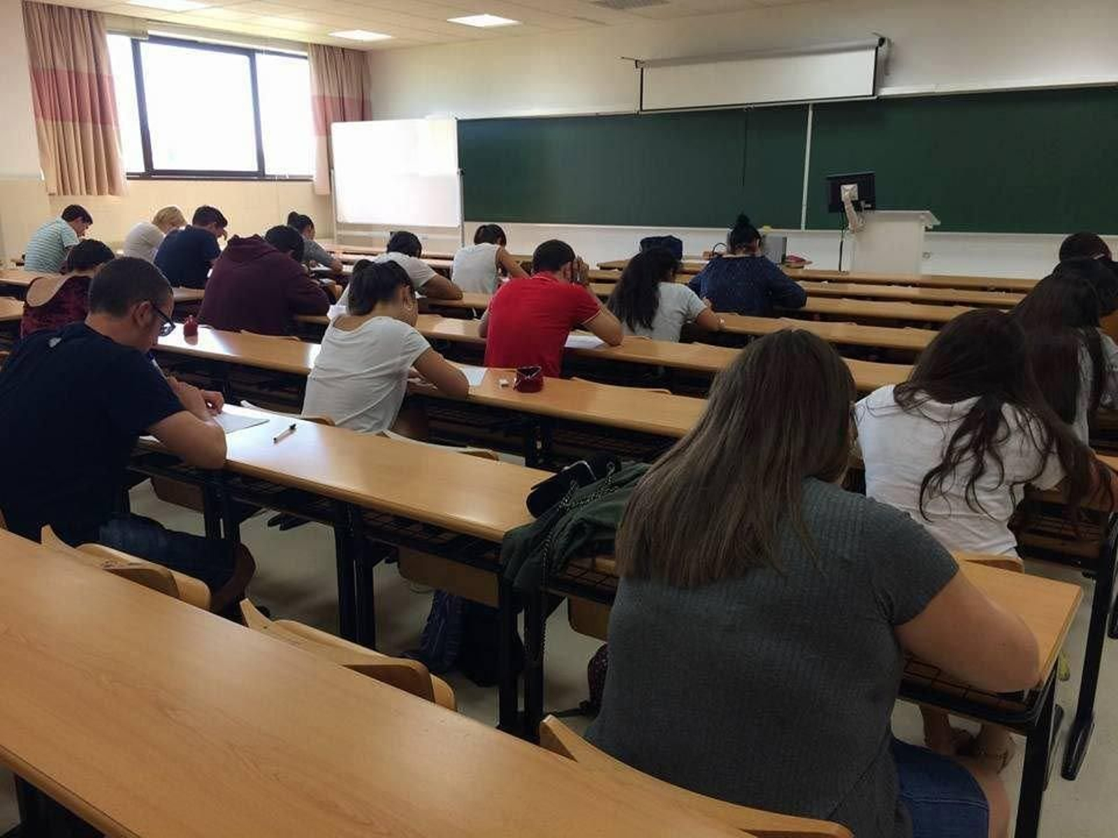 Abel Caballero en la manifestación del Primero de Mayo, donde fue en coche oficial.