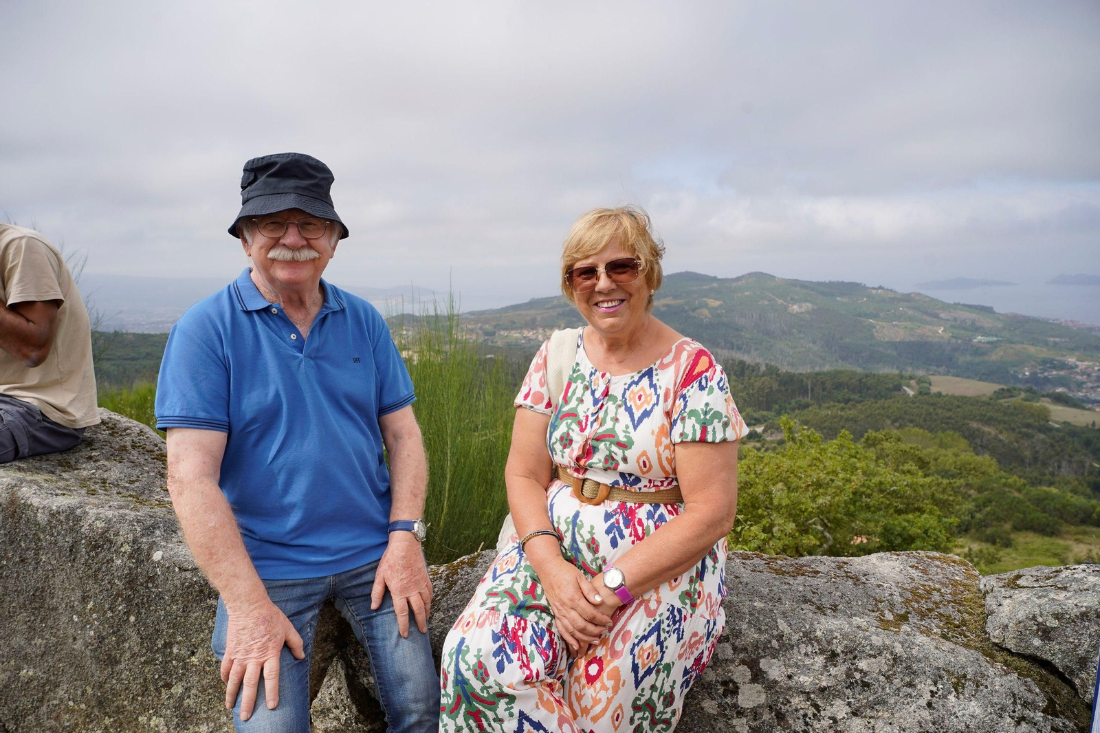 Los fieles acuden al Monte Alba para quitar el miedo con San Bartolomé. // J.V. Landín