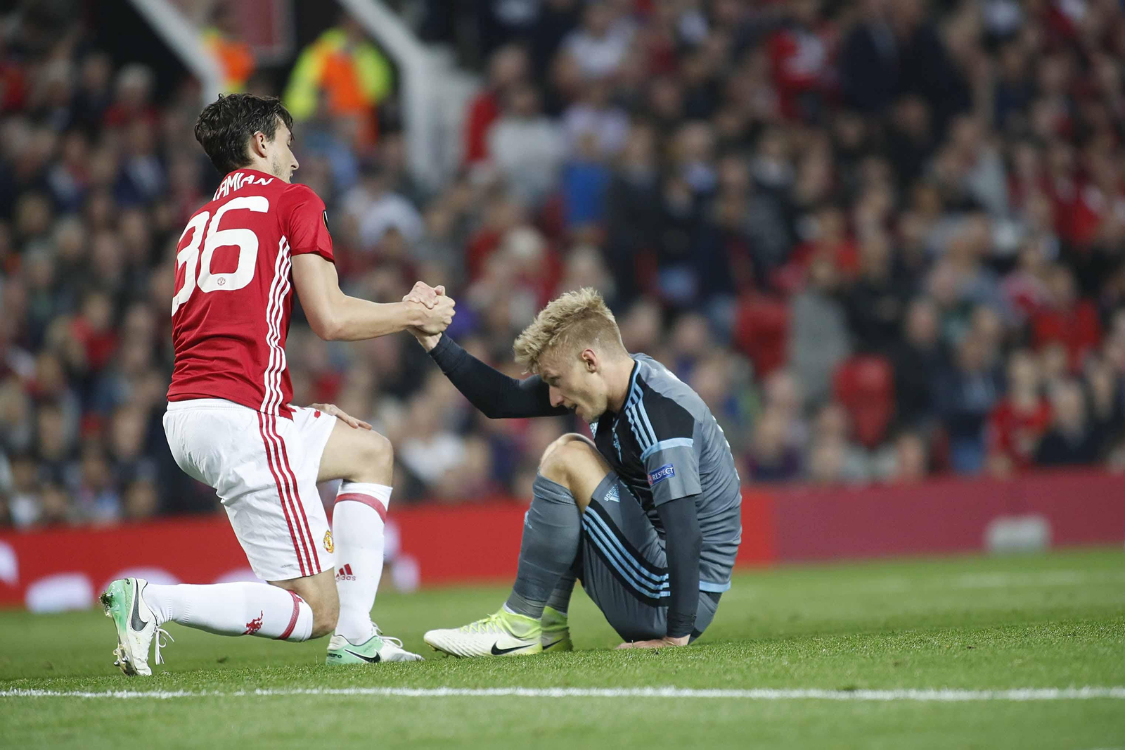 Las mejores imágenes del partido de vuelta entre Manchester United y Celta (1-1). // J.V. Landín