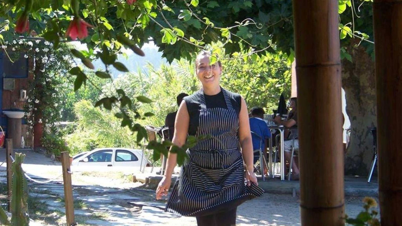 Begoña Iglesias, a la salida de las cocinas del restaurante.