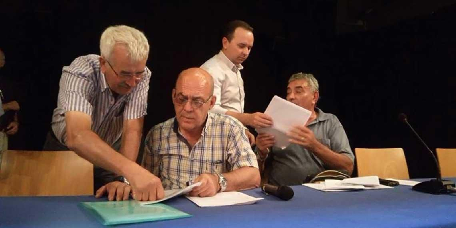 Alberto Paz, segundo por la izquierda, es el portavoz de la Asociación Long Hope.