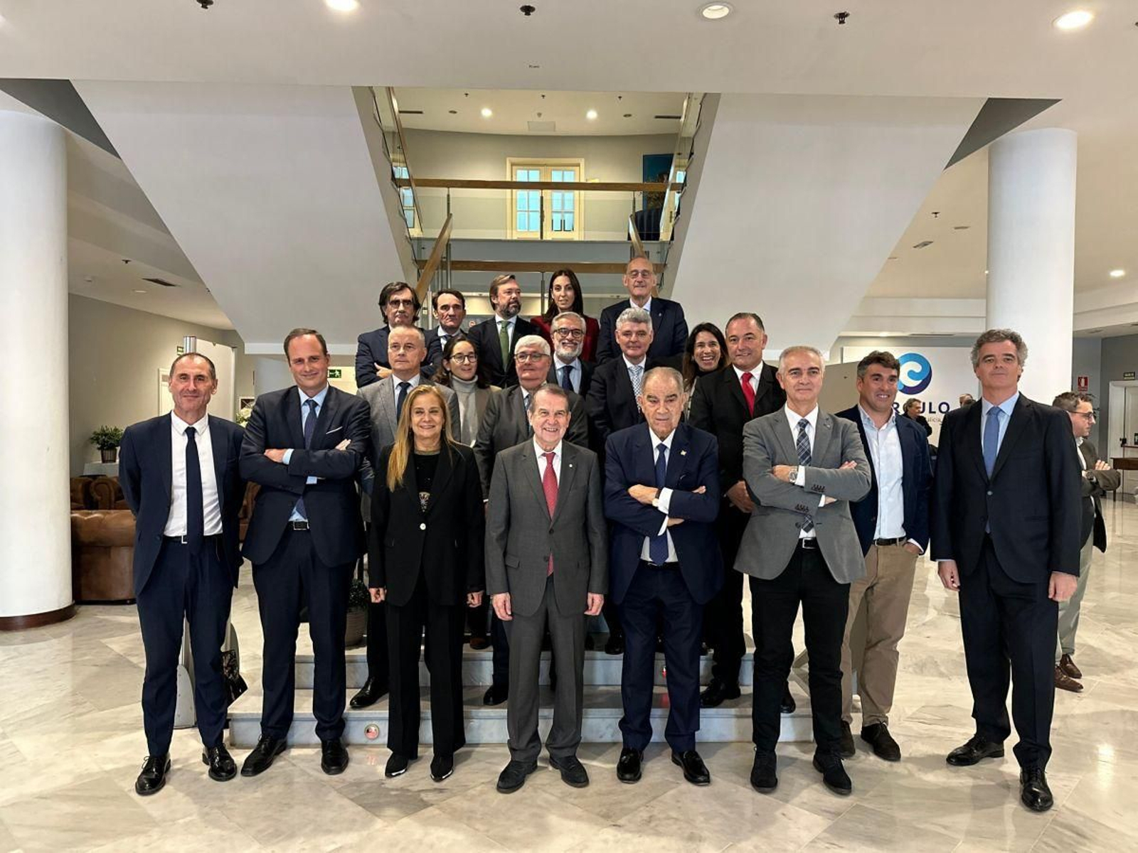 El comité ejecutivo de Navalia con el alcalde Abel Caballero y la teniente alcalde Carmela Silva.