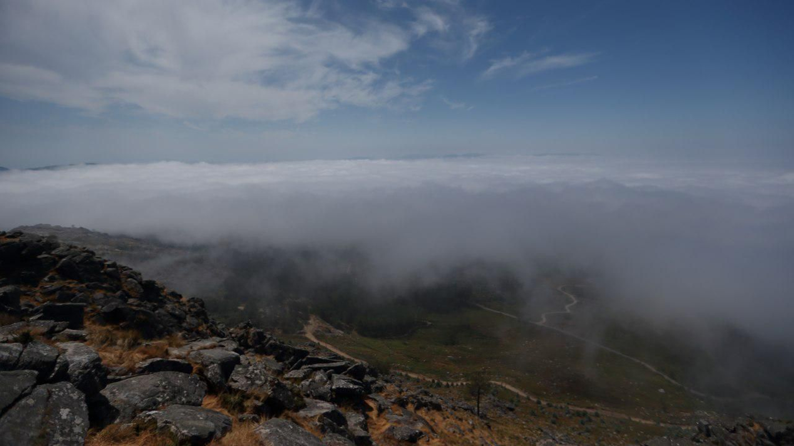 La niebla inunda las Rias Baixas // Alberte