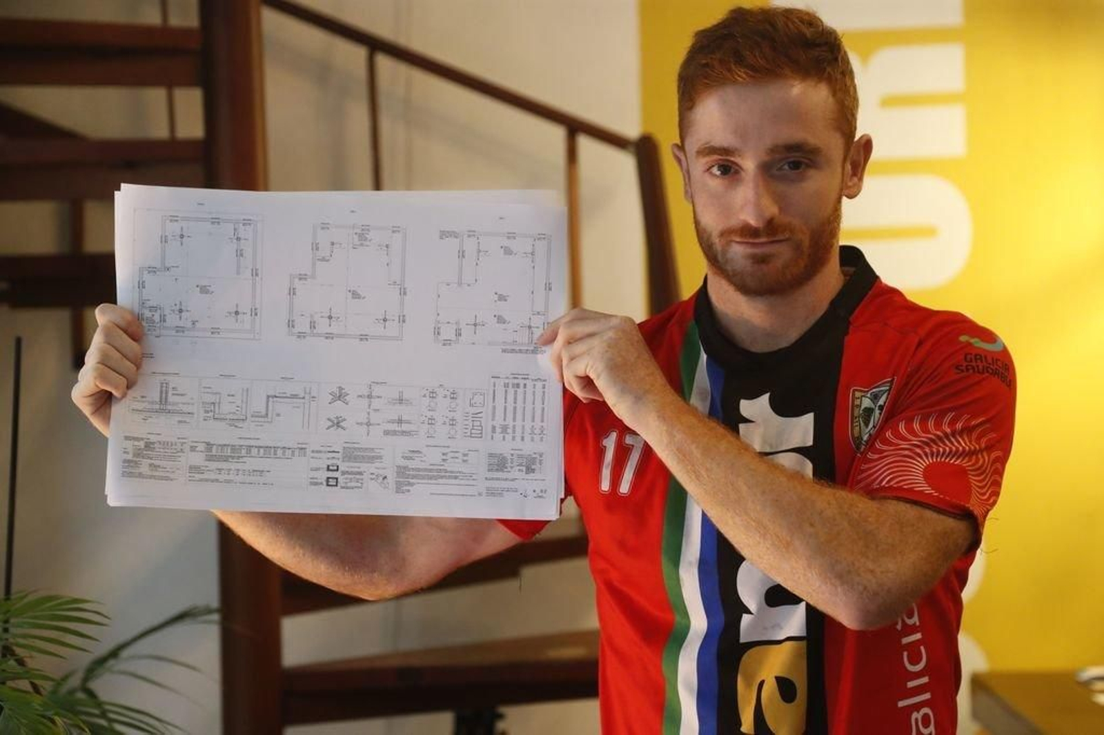 El jugador del Acanor Novas Pedro Aymerich compatibiliza el balonmano de élite con la arquitectura.