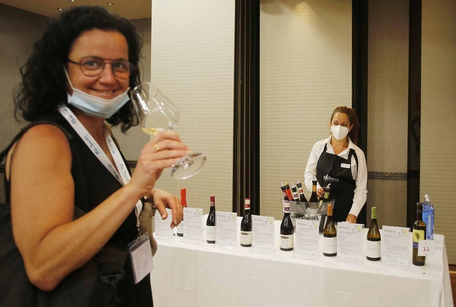 Los asistentes contaron con copas y escupideras individuales.