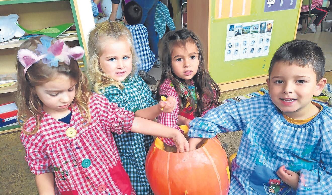 Continúan co obradoiro de cabazas, conforme a tradición, escollemos cabazas e preparámolas.