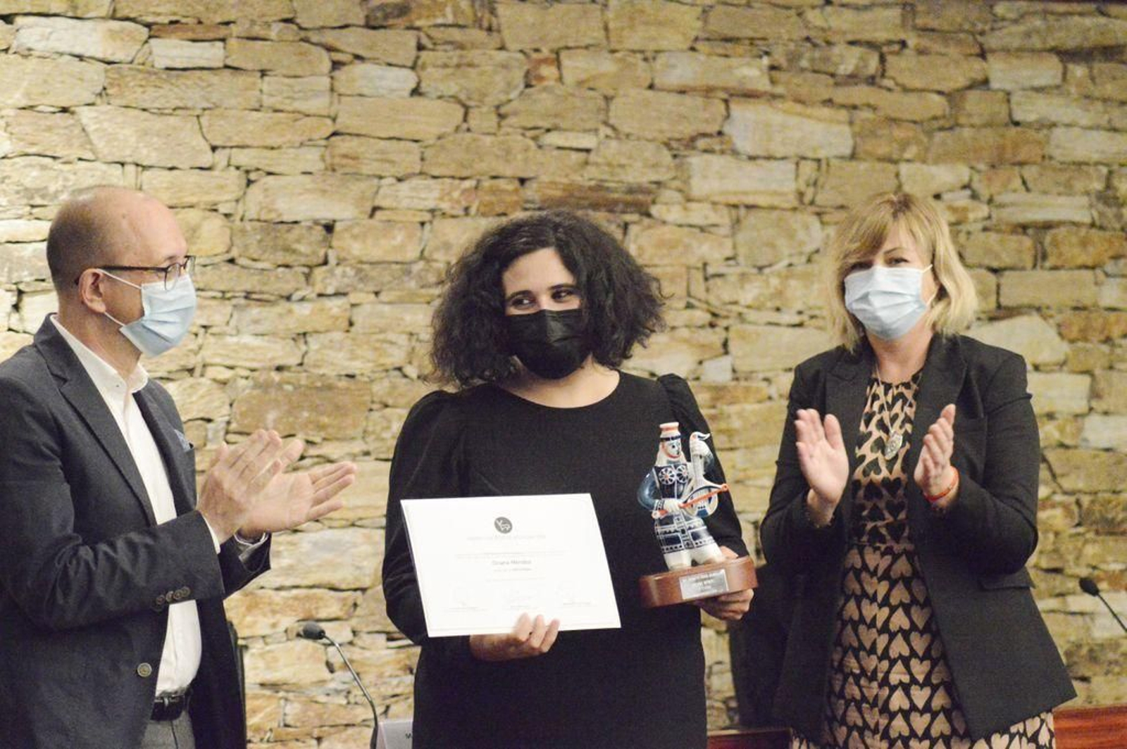 Oriana Méndez recibíu onte o premio na sede de Afundación.