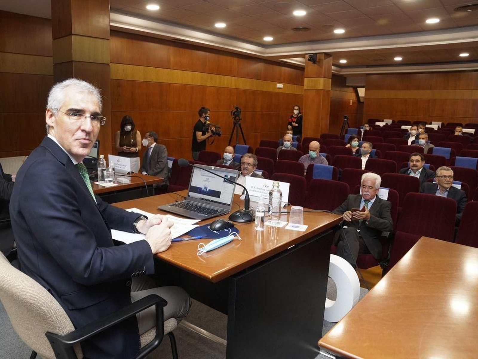 El conselleiro Francisco Conde, en la asamblea de la CEP.