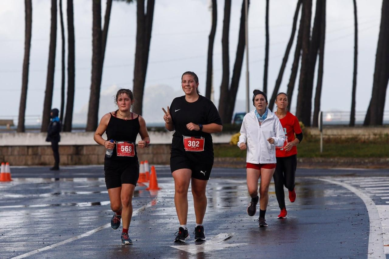 Participantes a su paso por Samil.