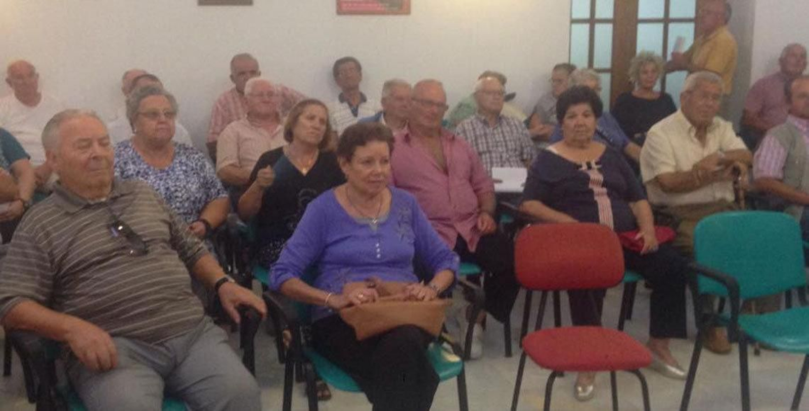 Charla para informar a los emigrantes retornados sobre cómo deben declarar sus prestaciones desde el exterior.