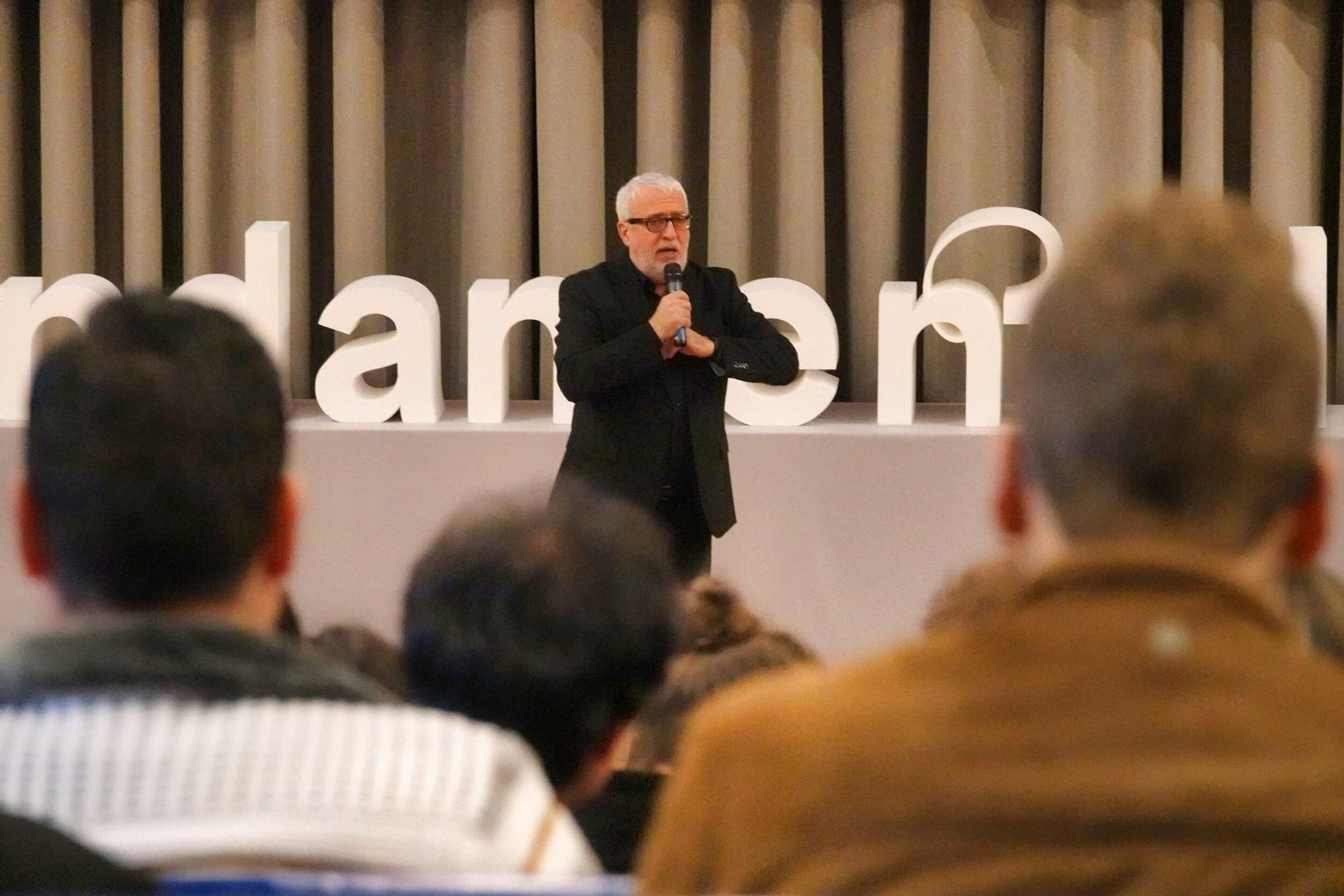 Leo Harlem en la feria empresarial en la facultad de económicas de la UVigo.