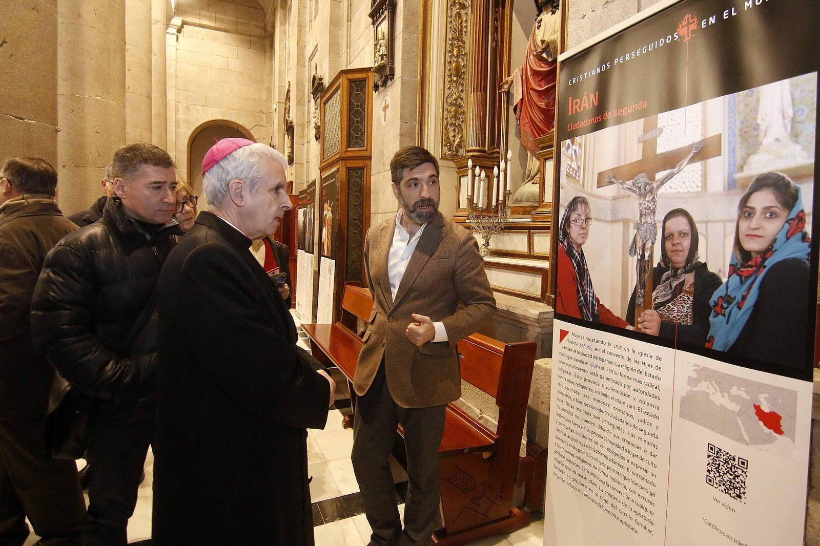 El obispo inauguró “Cristianos Perseguidos hoy” que estará en la Concatedral hasta el 18.
