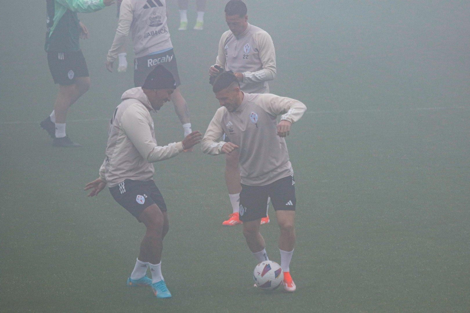 Los jugadores del Celta realizaron su último entrenamiento en Afouteza antes de viajar al País Vasco.