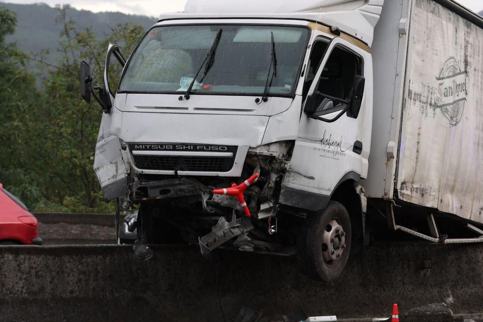Accidente de un camión en la A-55 en Mos. // Alberte
