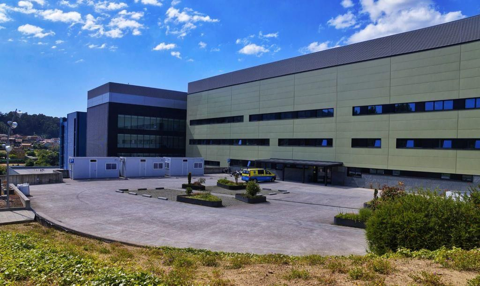 Las casetas se habían instalado el día uno de abril en la fachada sur del hospital.