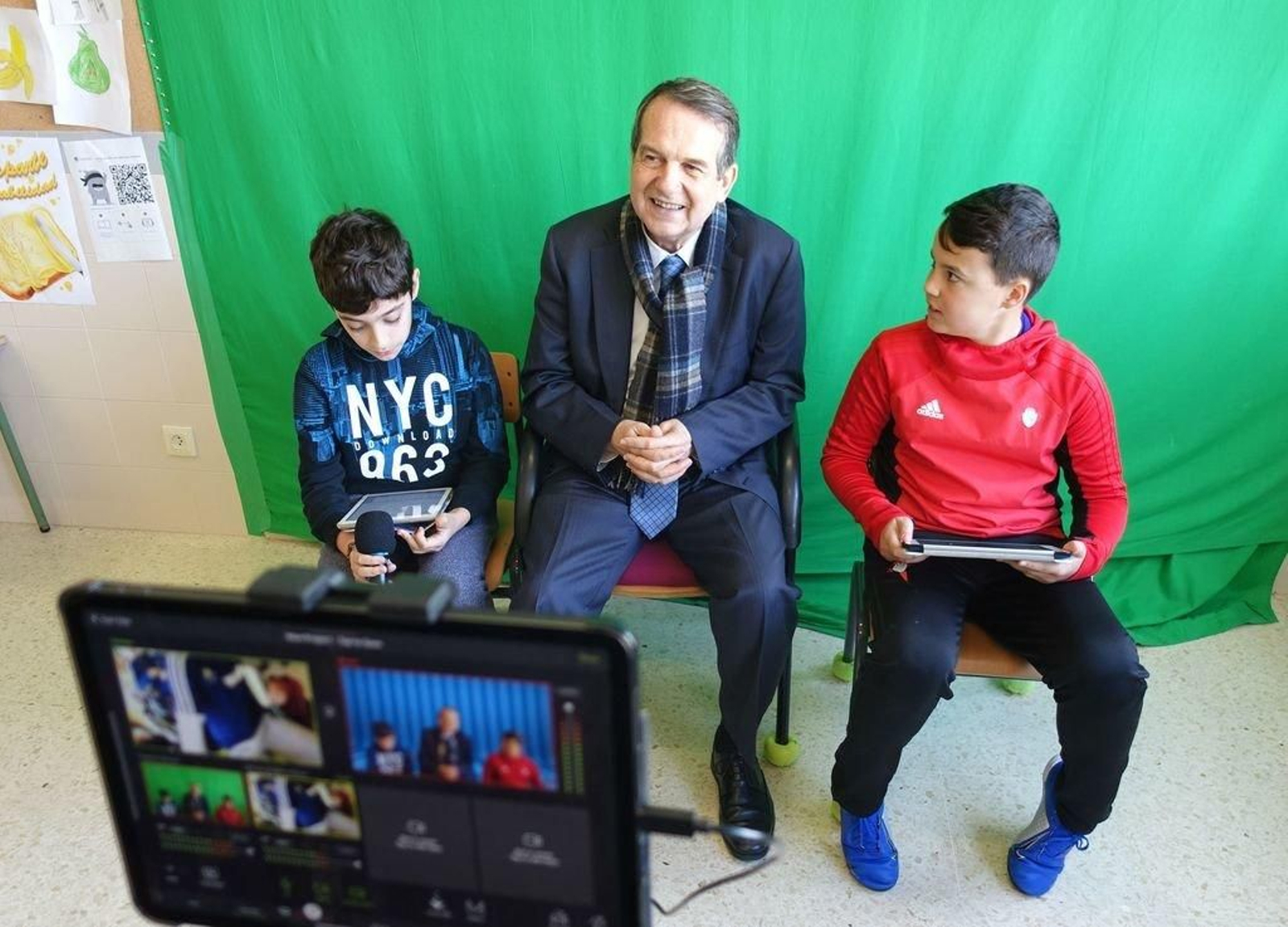Caballero visitó el Colegio Santa Tegra de Teis.