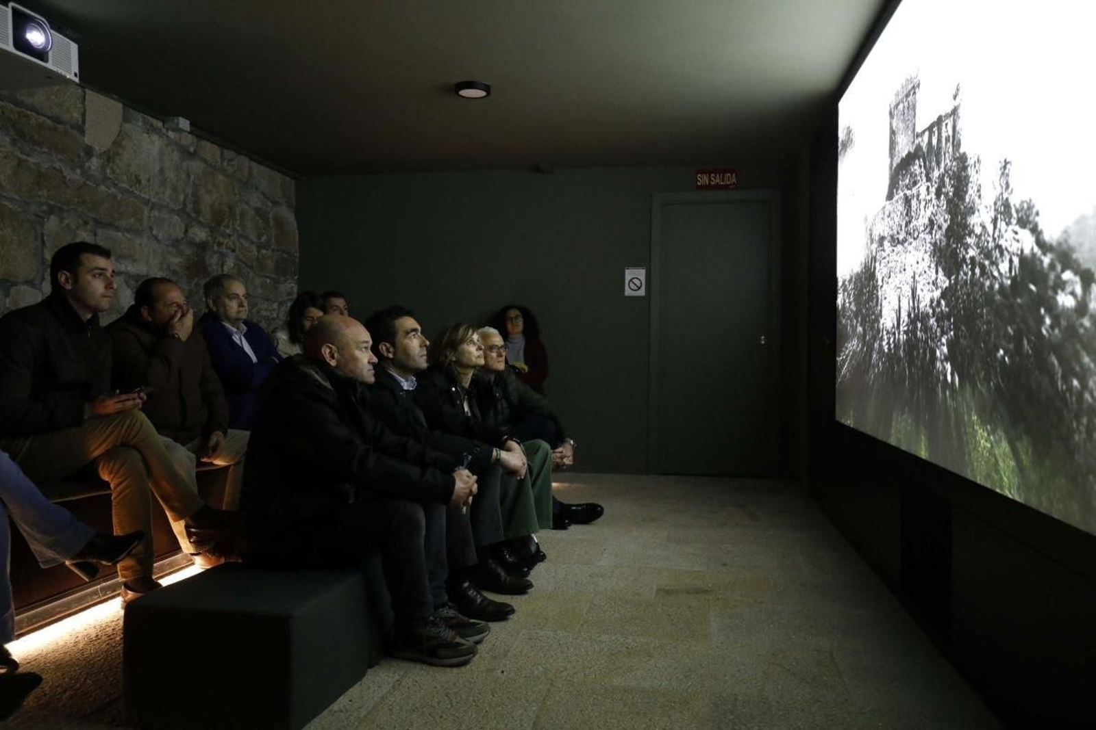 Luis López e invitados al acto de la presentación del nuevo Plan Director del Castelo de Sobroso.