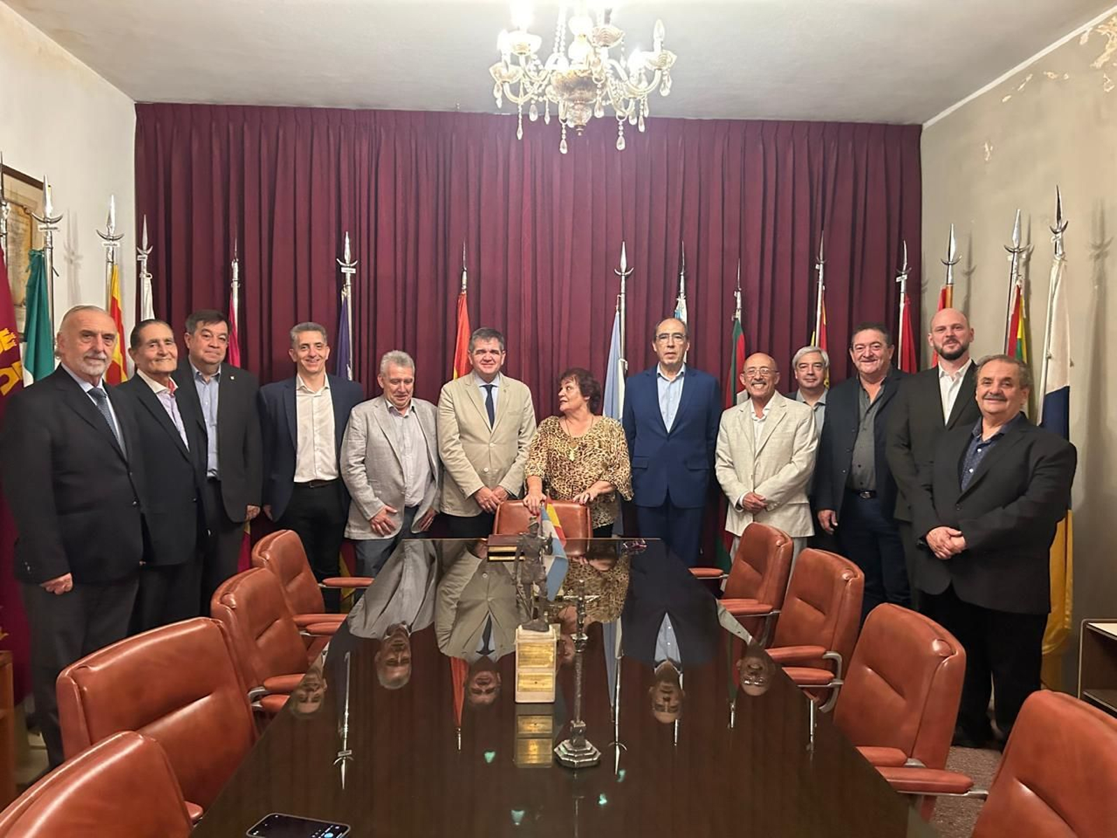 El nuevo Embajador de España en Argentina, Joaquín María de Arístegui Laborde, mantuvo el pasado jueves un encuentro con la colectividad española en la provincia de Córdoba.