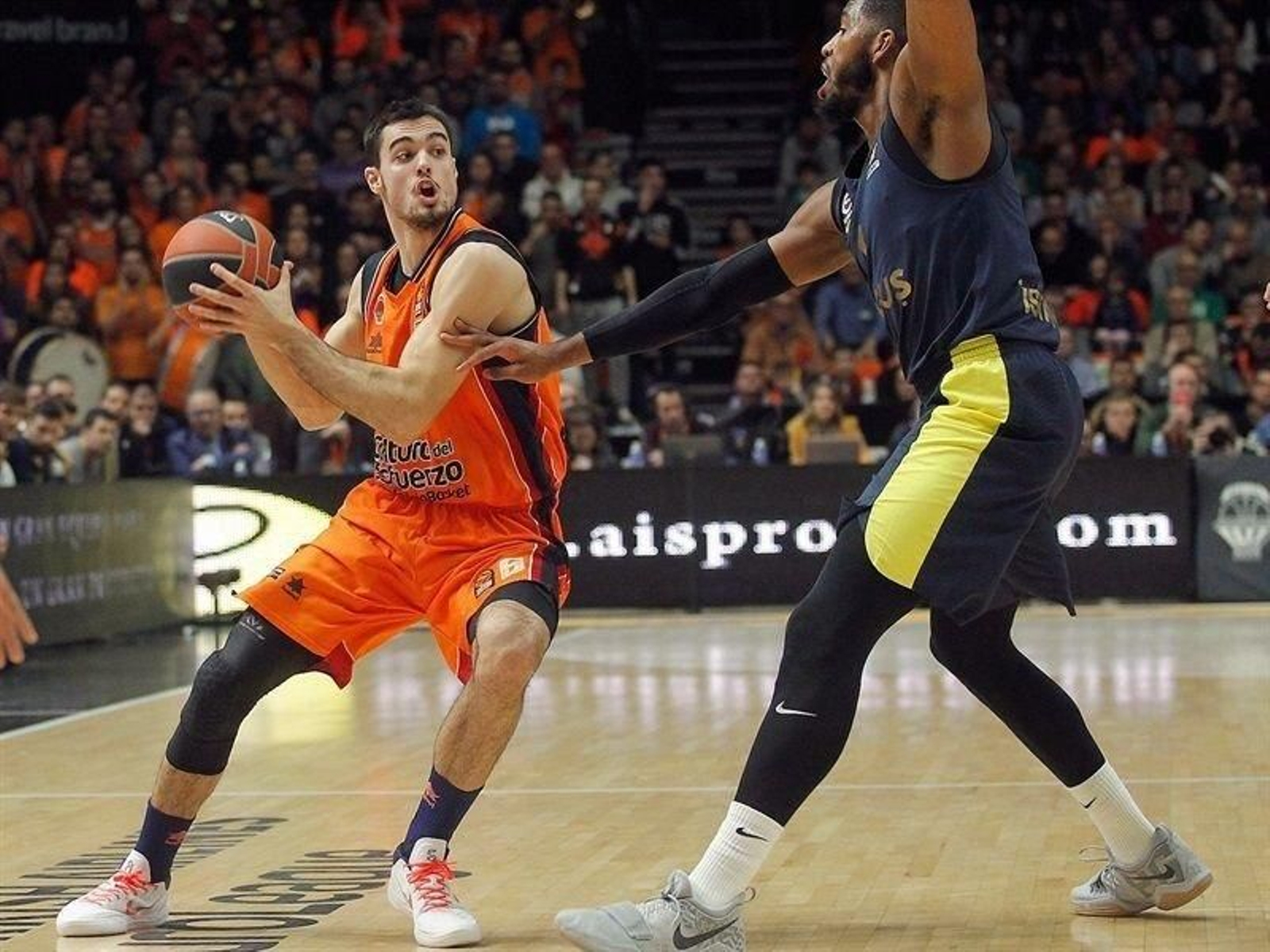 Alberto Abalde, del Valencia.