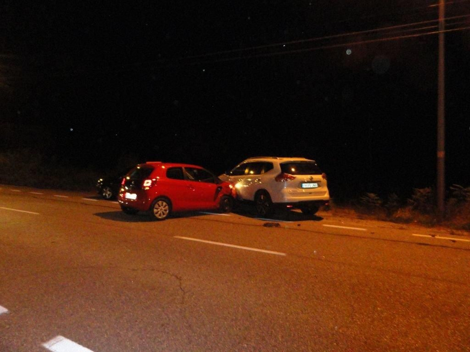 El coche de la joven rebotó contra un segundo turismo.