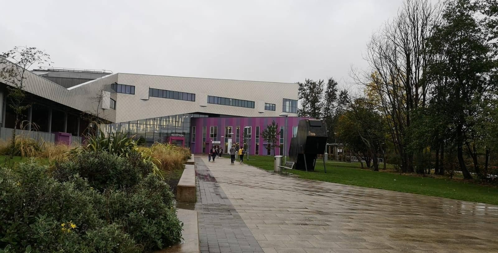 Imagen exterior de la Escuela Suplementaria de Liverpool