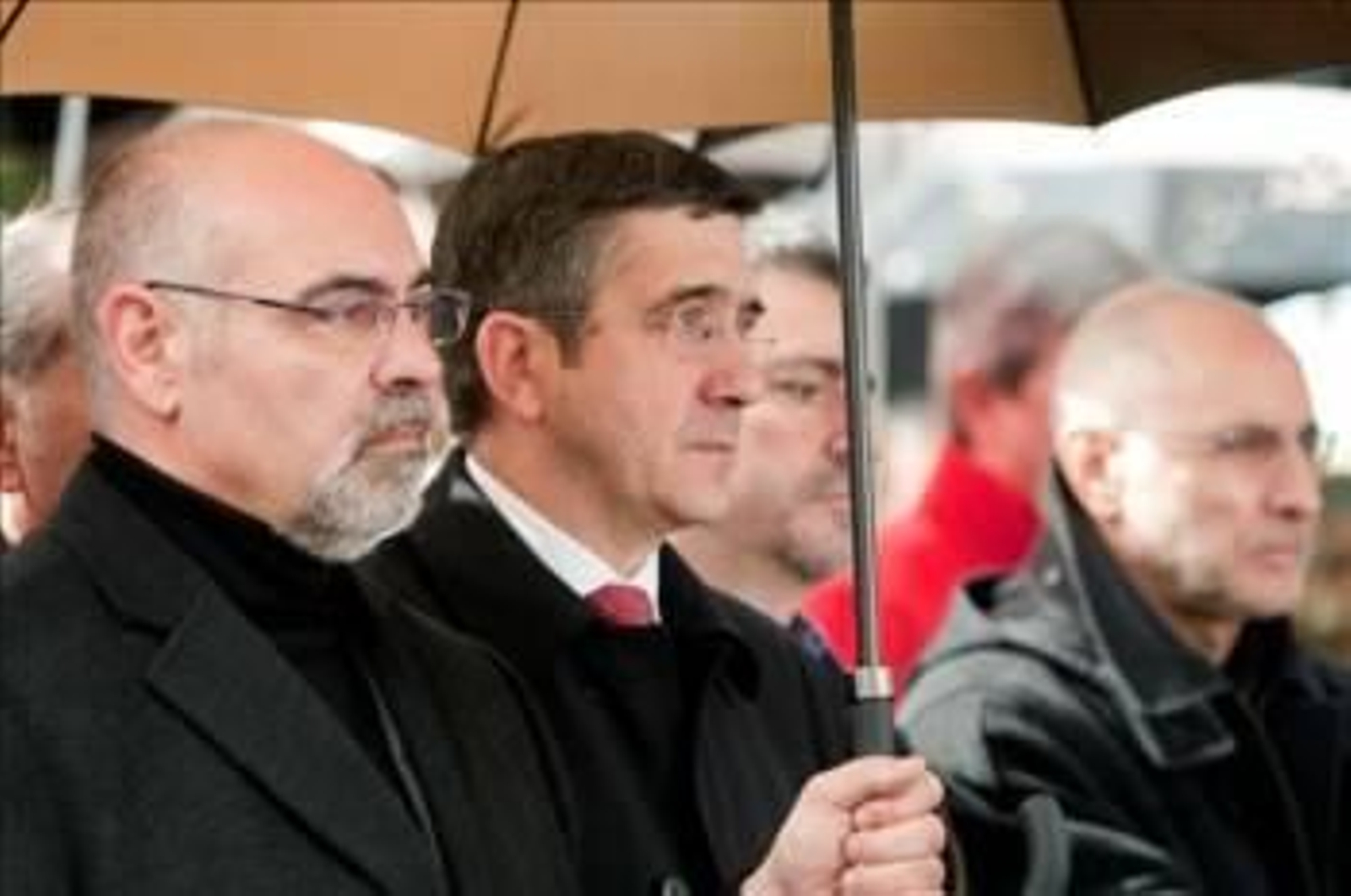 José Antonio Pastor, Patxi López, Jesús Eguiguren y Rodolfo Ares, durante el acto de homenaje a Fernando Buesa y a Jorge Díez, en el décimo aniversario de su asesinato por ETA. (Foto: DAVID AGUILAR)