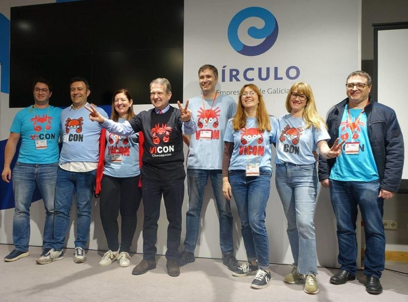 Los organizadores de la cumbre de ciberseguridad, el año pasado, con Abel Caballero, alcalde de Vigo.