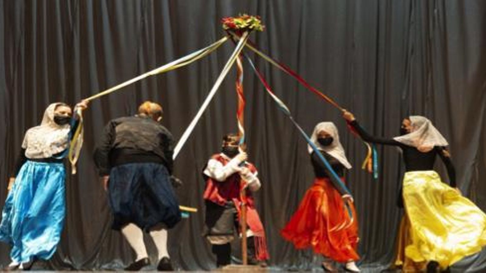 Cuerpo de baile participante en el Festival