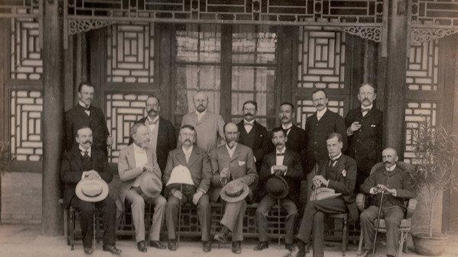 Bernardo-Cólogan-y-los-embajadores