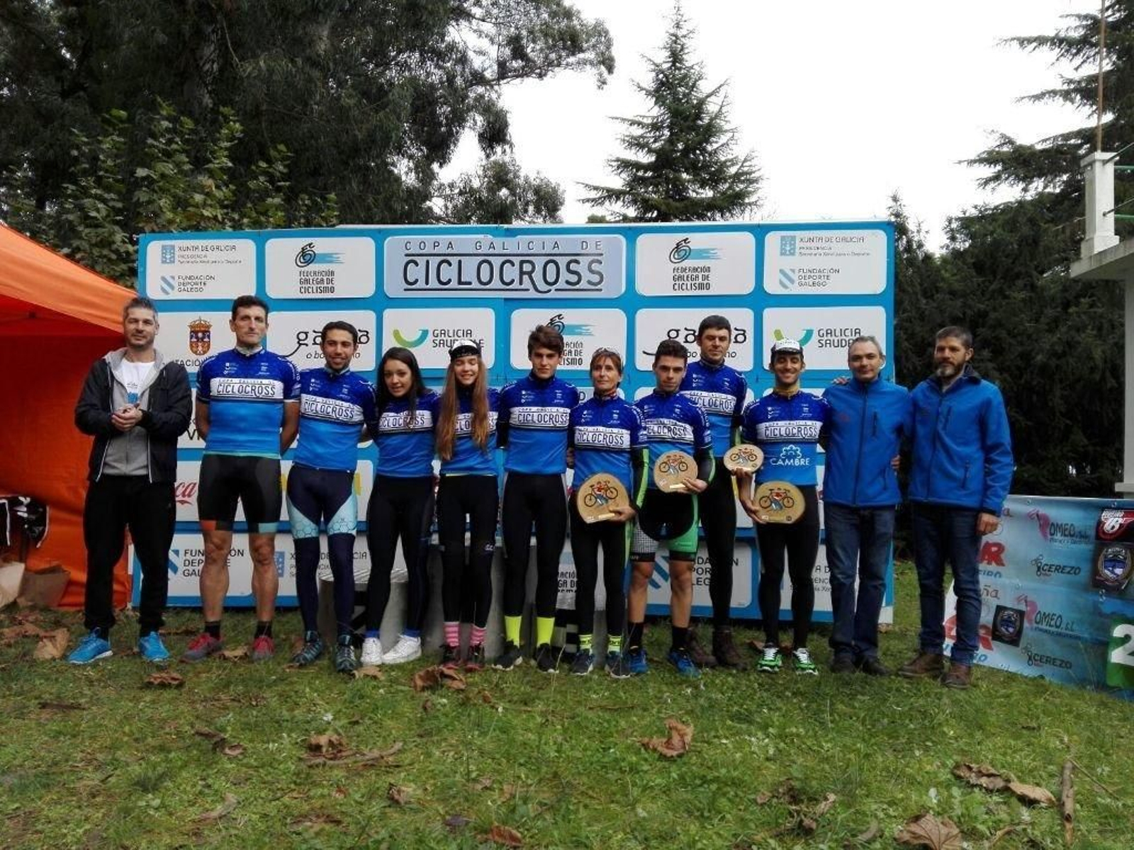 Mauro, junto a otros ganadores.