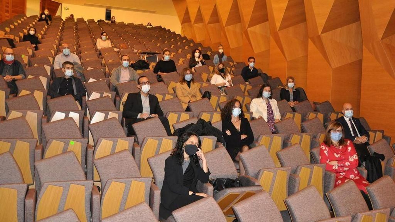 La toma de posesión de las plazas de titulares en la Uvigo se celebró ayer en el edificio Ernestina Otero.