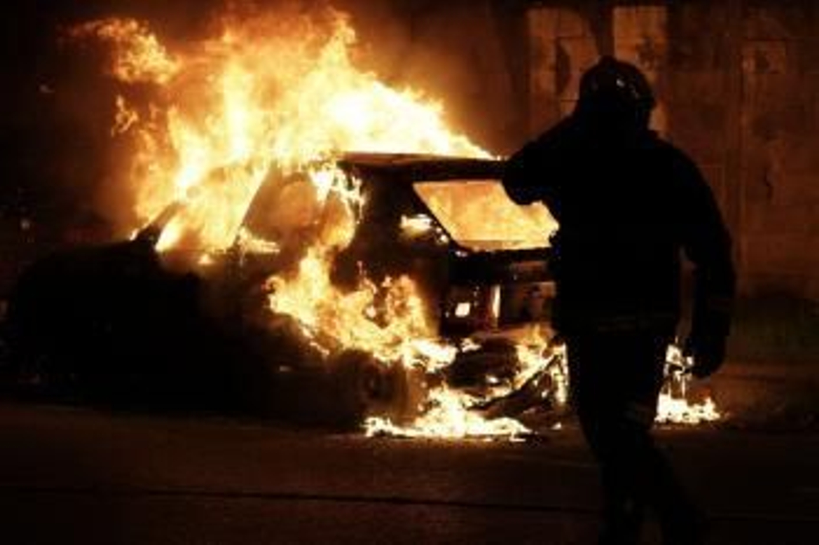 Uno de los coches que ardió en la madrugada de ayer en Lugo.