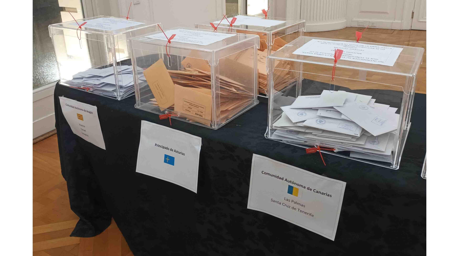 Voto en urnas en Buenos Aires