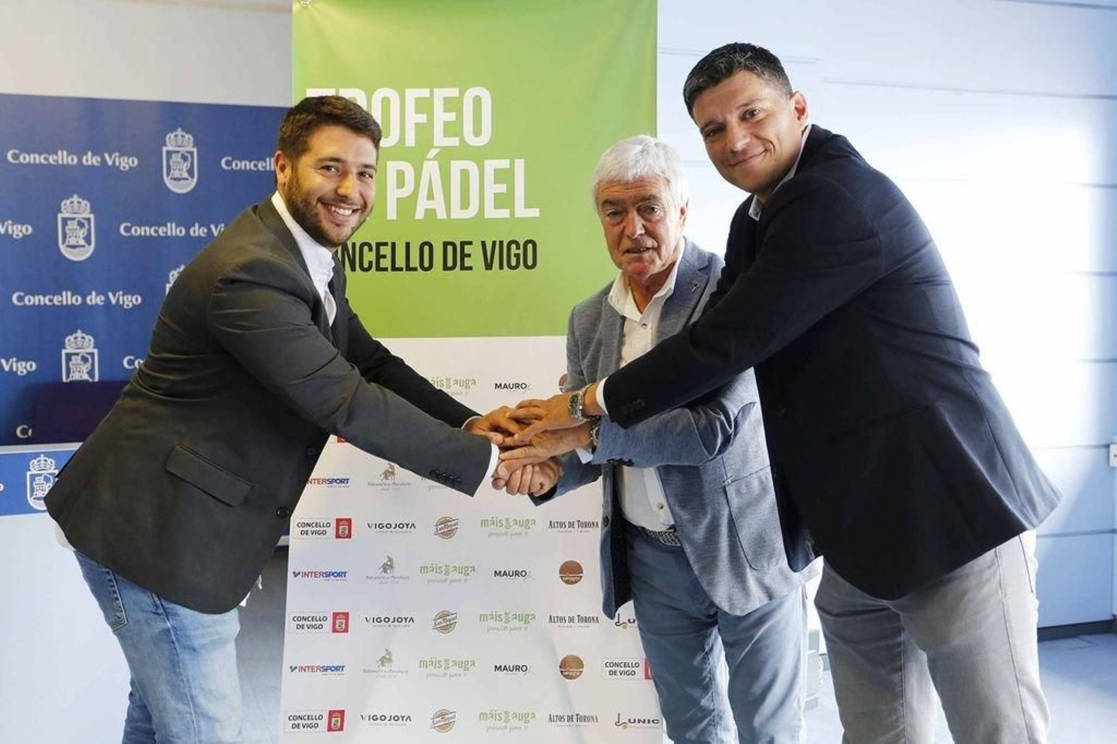 Manel Fernández (centro), Xoel Tello y Fran Cortegoso en la presentación.