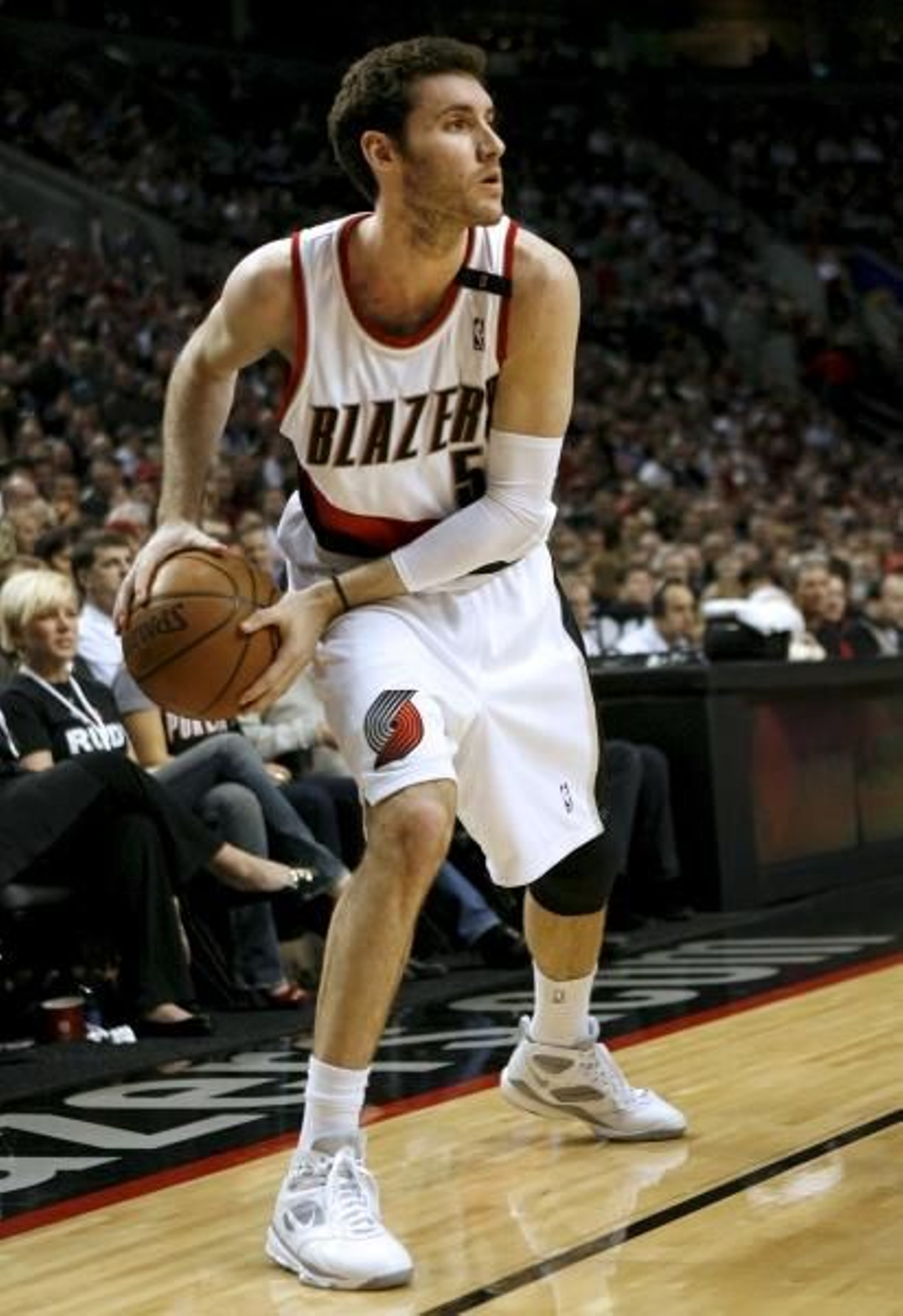 Rudy Fernández a punto de lanzar a canasta. (Foto: EFE)
